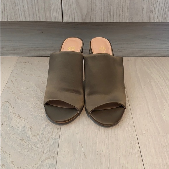HM - Green satin mules - Picture 2 of 8